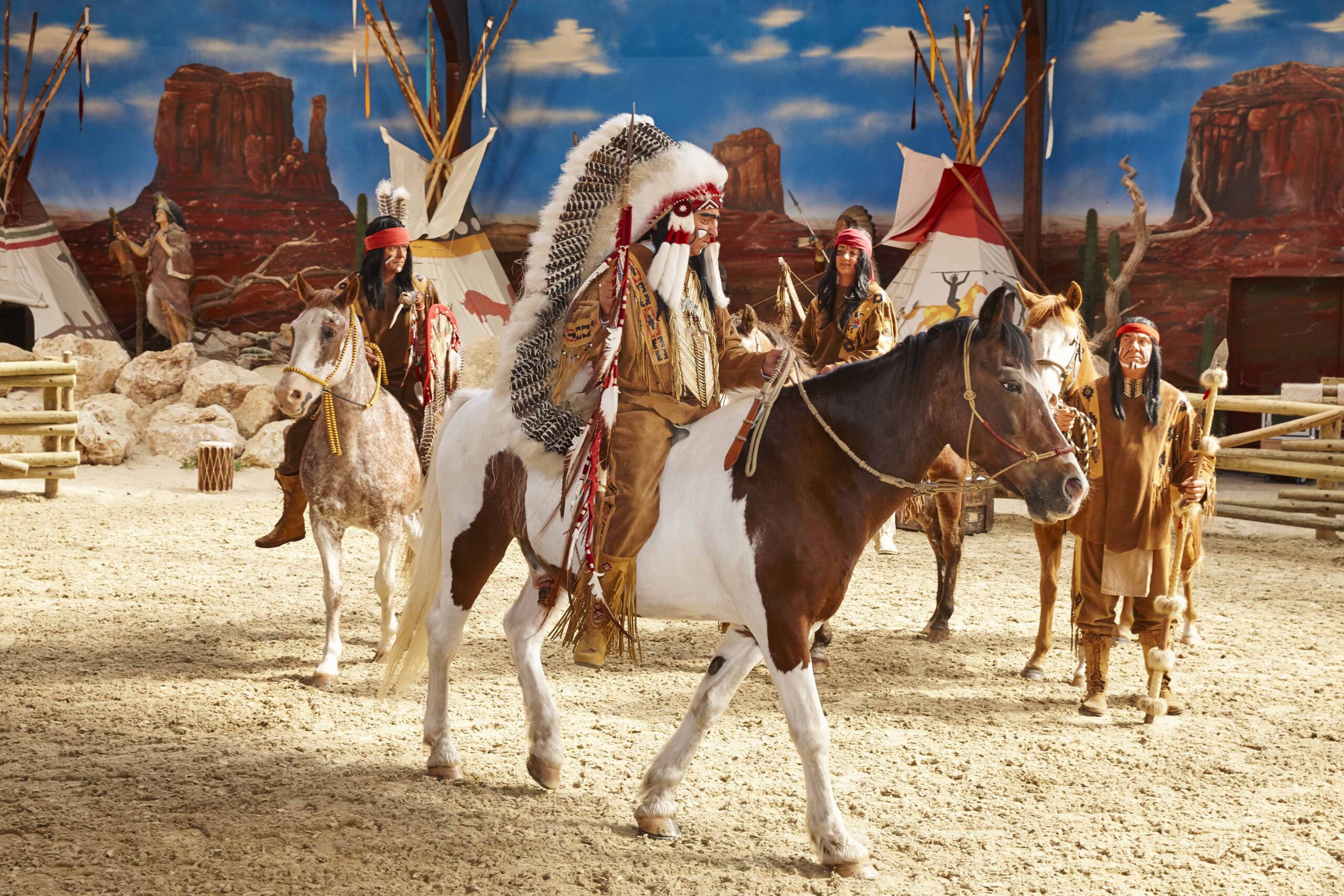 PonyparkCity Indiaan Indianen Indianenshow Kinderen Trommels Paarden Wigwam Tipi